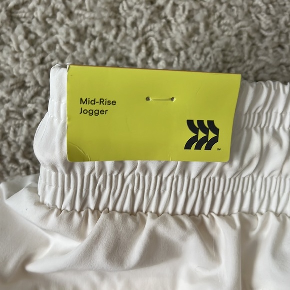 🆕 NWT all in motion off-white mid-rise double-lined joggers Womens size Small - Picture 5 of 9